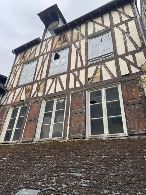 Immeuble R + 3 sur parcelle de 376m2 - à rénover